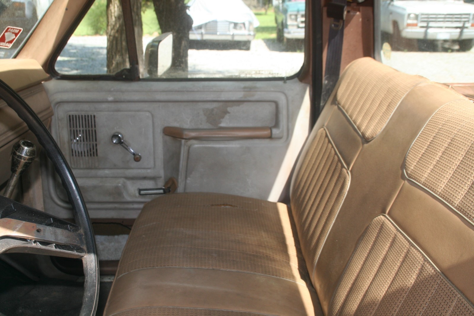 Ford-F-150-1985-Standard-Cab-Pickup-9