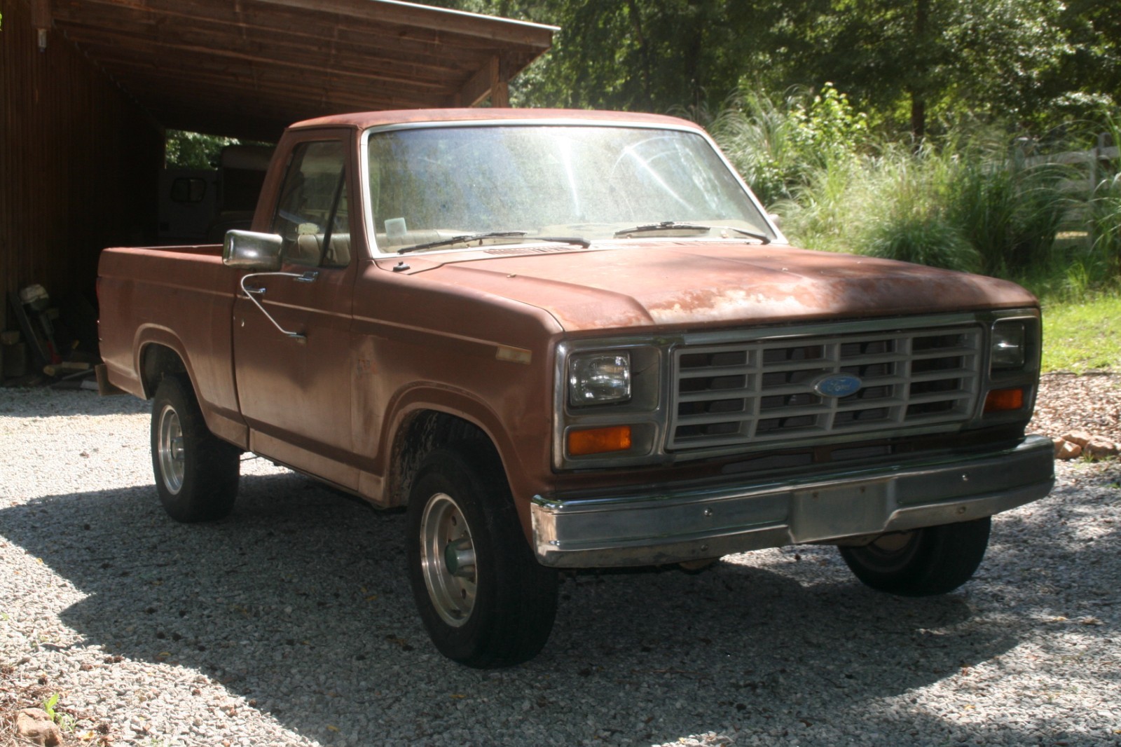 Ford-F-150-1985-Standard-Cab-Pickup