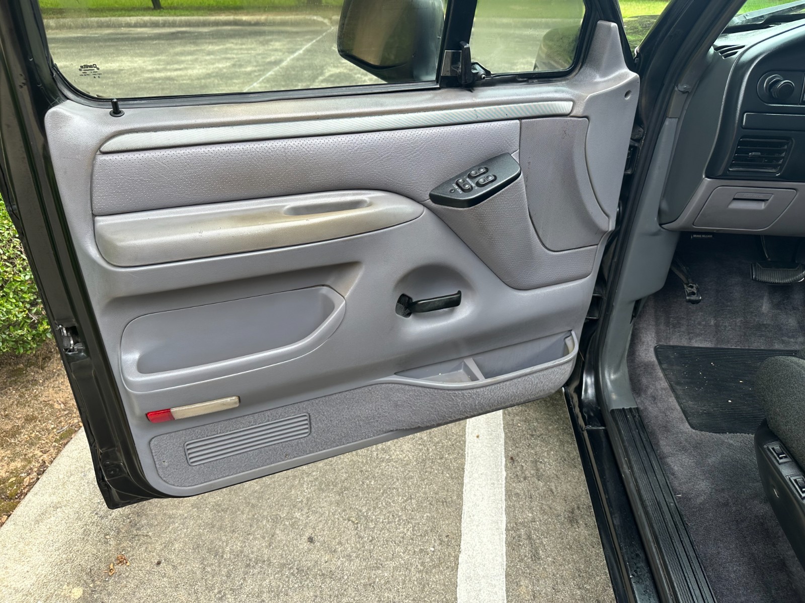 Ford-F-150-1993-Standard-Cab-Pickup-30