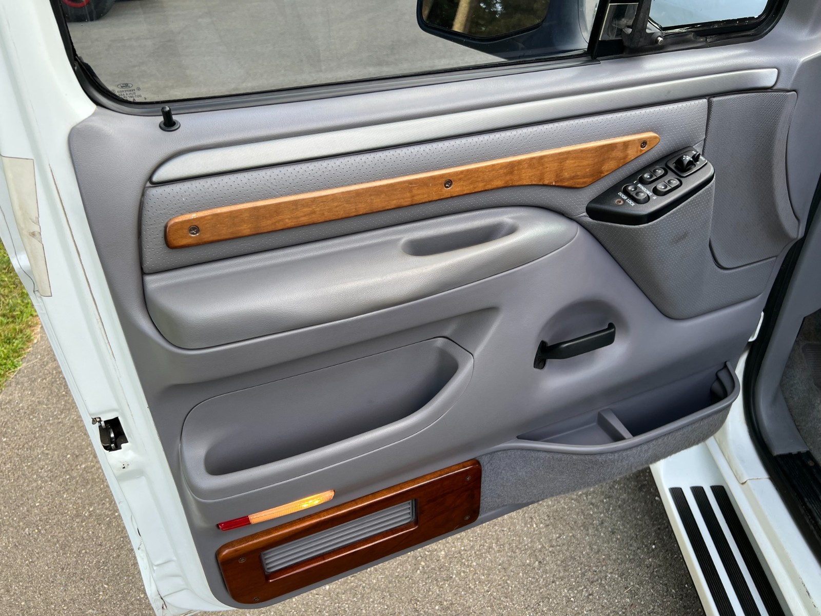 Ford-F-150-1995-Standard-Cab-Pickup-11