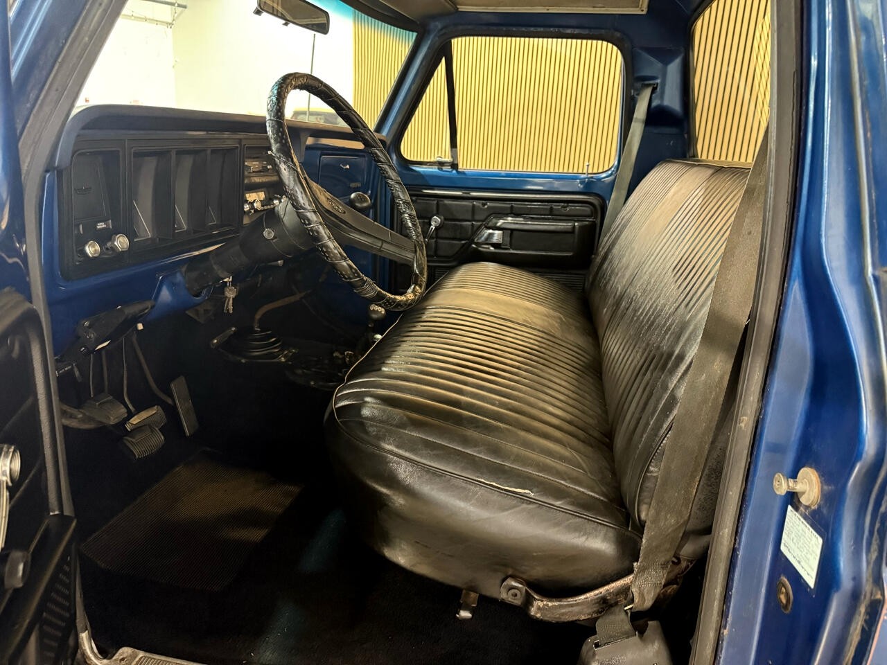 Ford-F-250-1977-Pickup-Truck-23