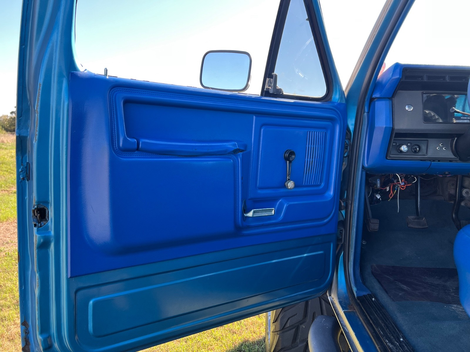 Ford-F-250-1983-Standard-Cab-Pickup-11