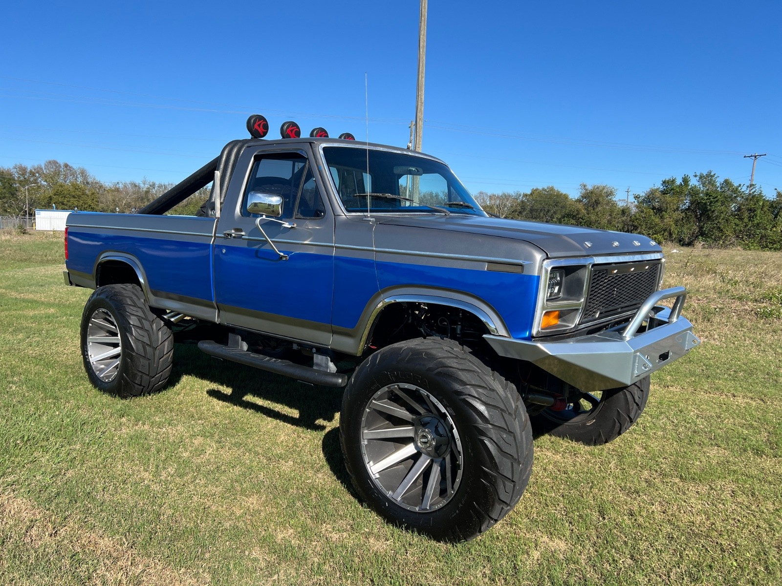 Ford-F-250-1983-Standard-Cab-Pickup-2