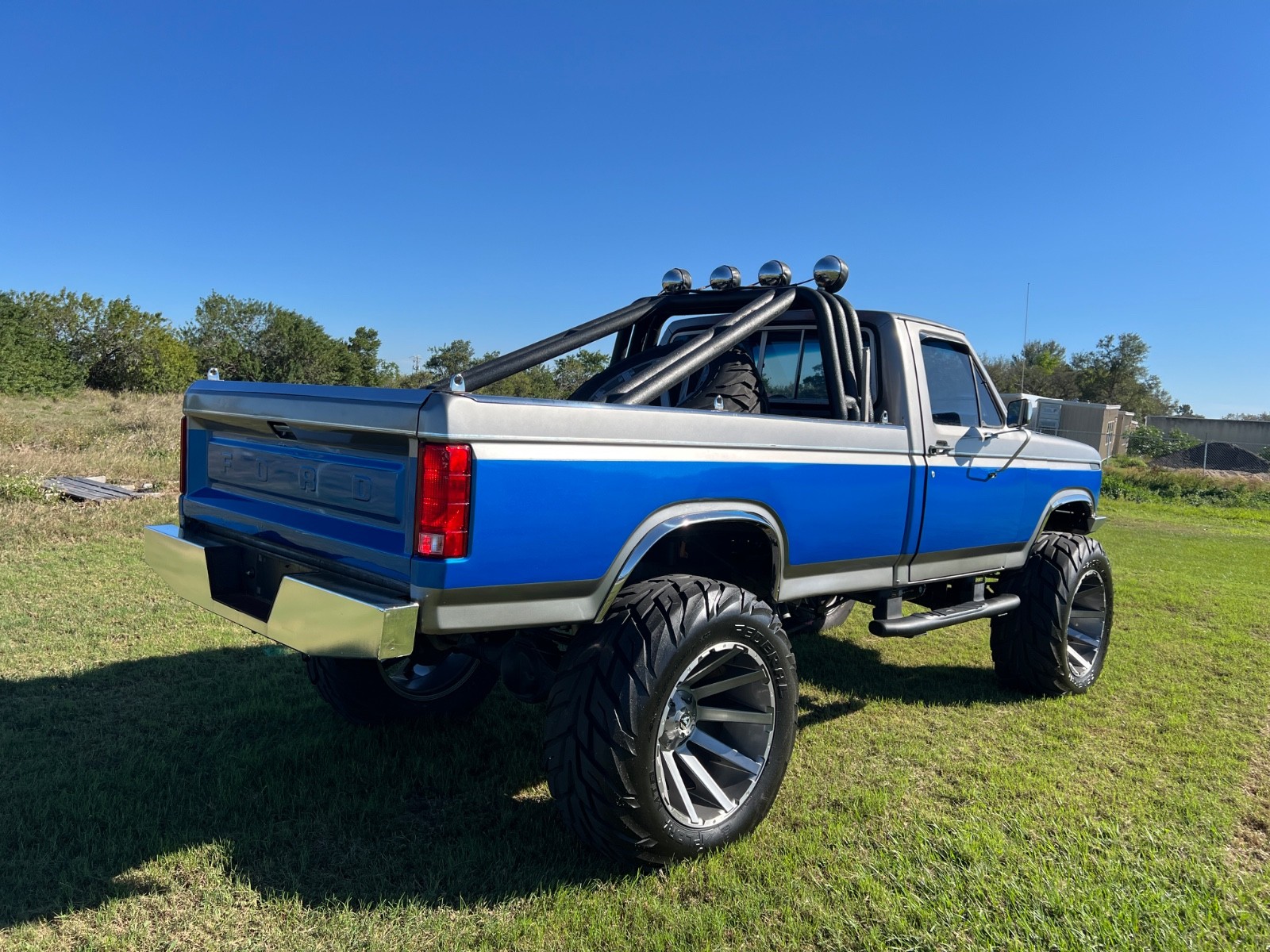 Ford-F-250-1983-Standard-Cab-Pickup-4