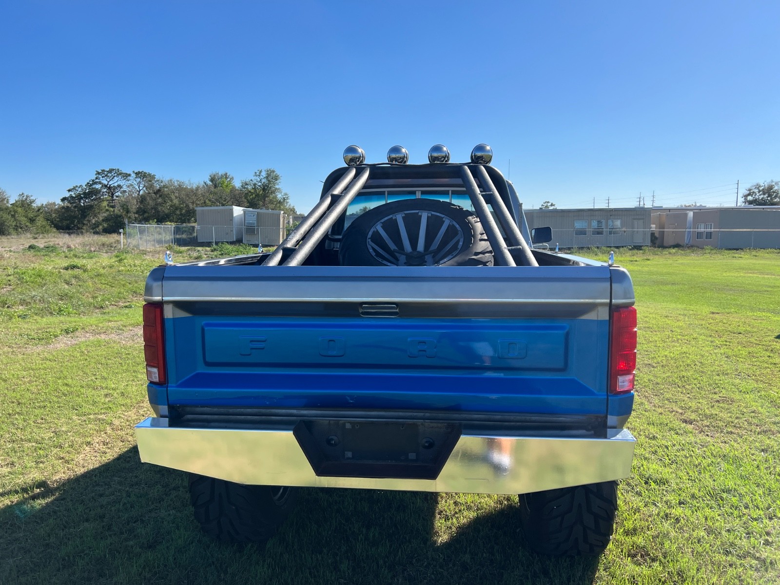 Ford-F-250-1983-Standard-Cab-Pickup-5