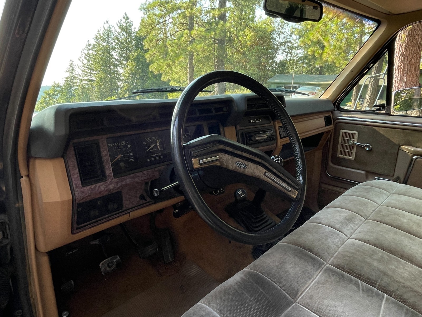Ford-F-250-1985-11