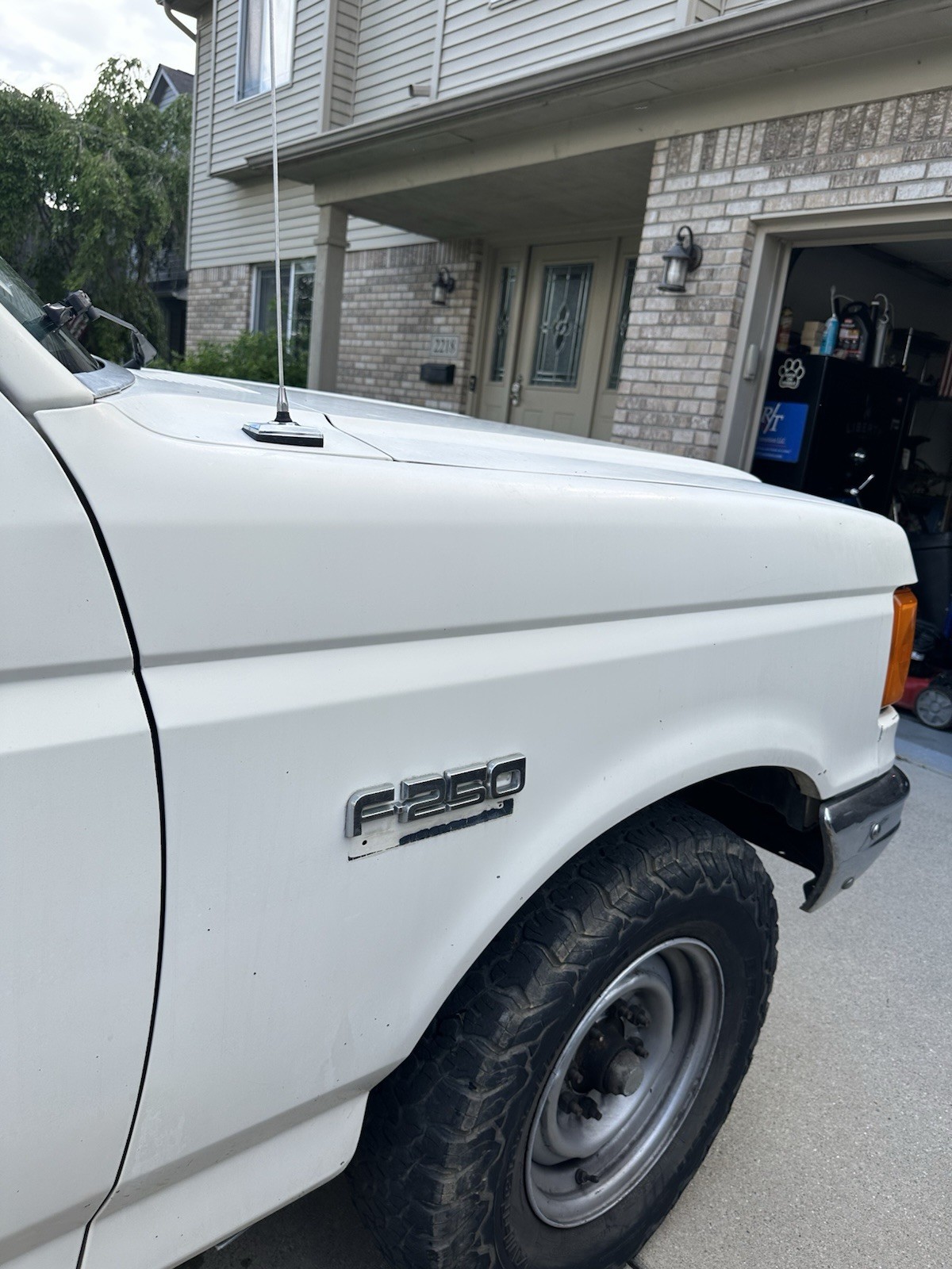 Ford-F-250-1989-Standard-Cab-Pickup-2