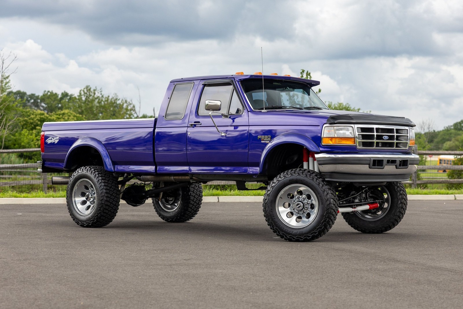 Ford-F-250-1995-Pickup-Truck-1