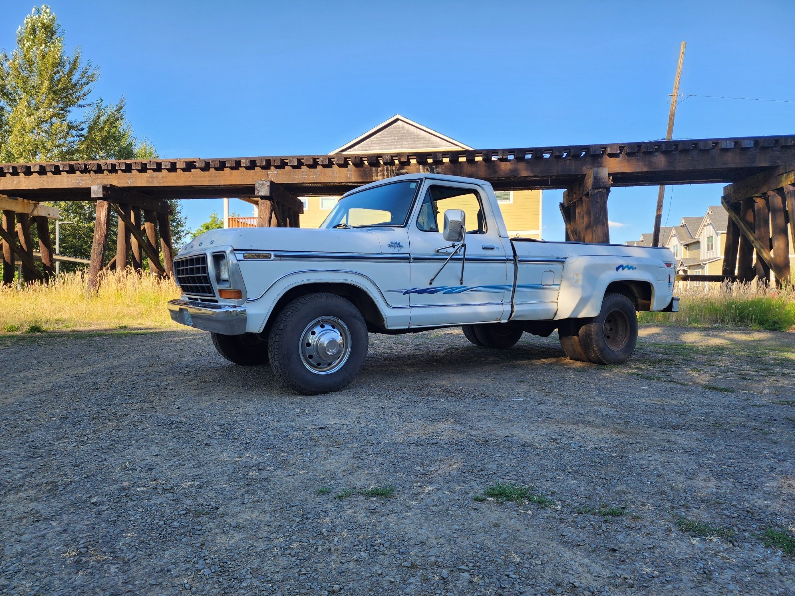 Ford-F-350-1979-Pickup-Truck-2