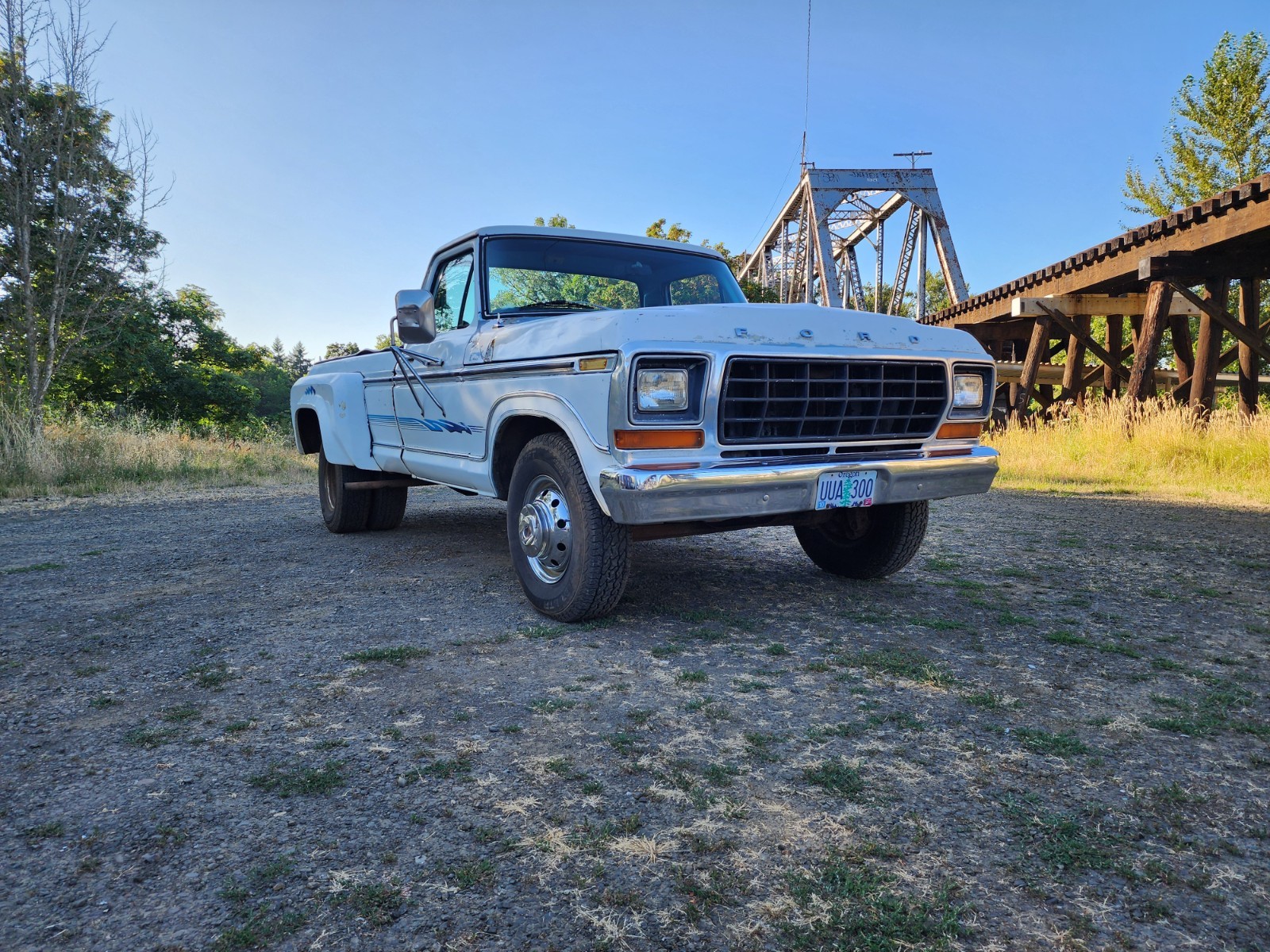 Ford-F-350-1979-Pickup-Truck-3