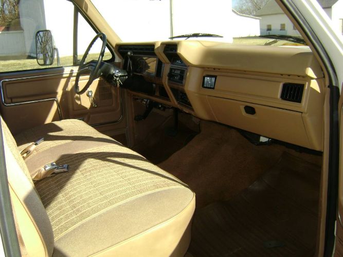 Ford-F-350-1985-White-1