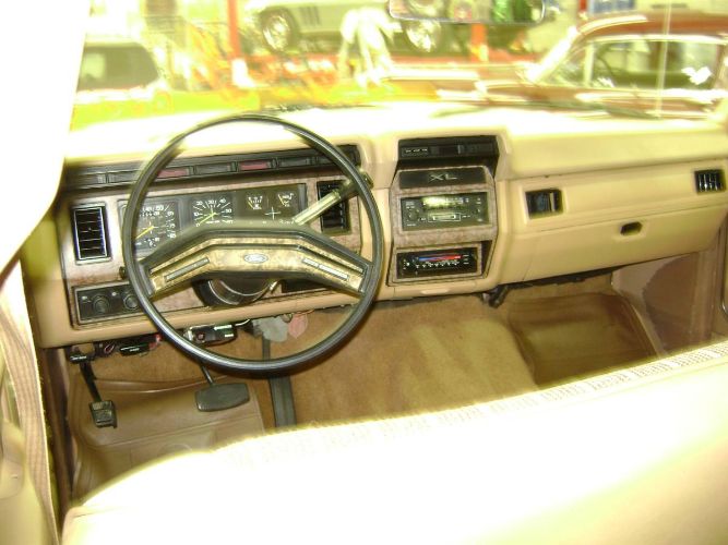 Ford-F-350-1985-White-4