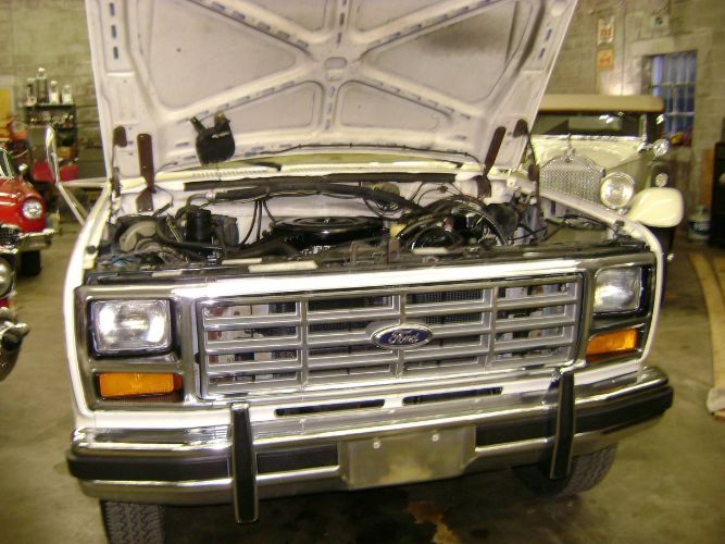 Ford-F-350-1985-White-8