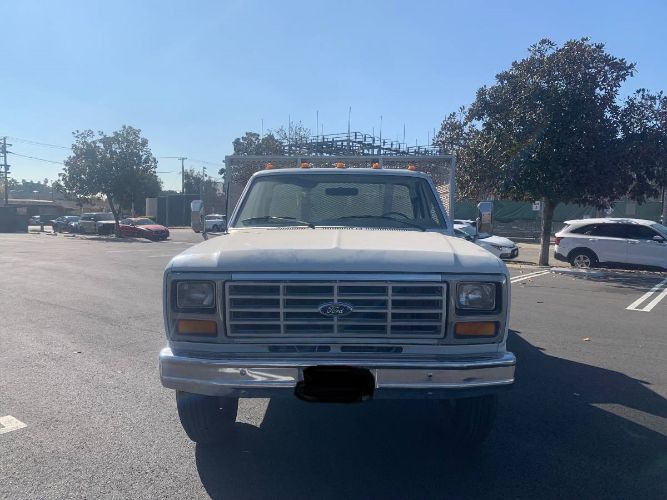 Ford-F-350-1986-White-1