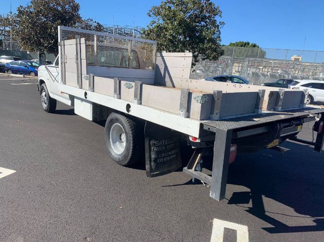 Ford-F-350-1986-White-16