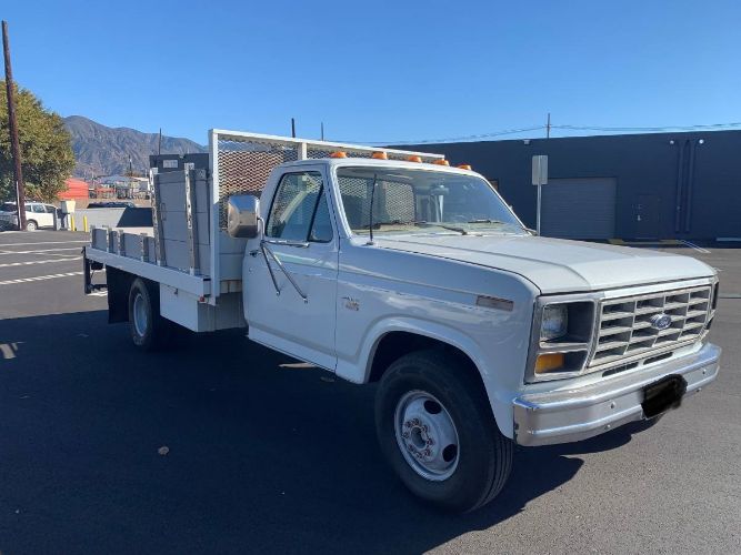 Ford-F-350-1986-White-4
