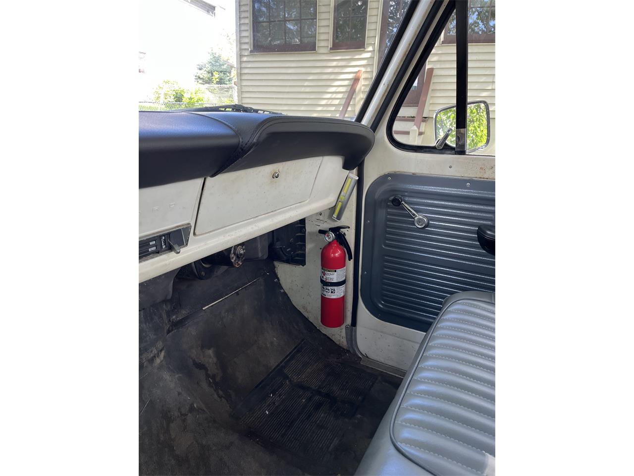 Ford-F100-1970-White-Blue-3