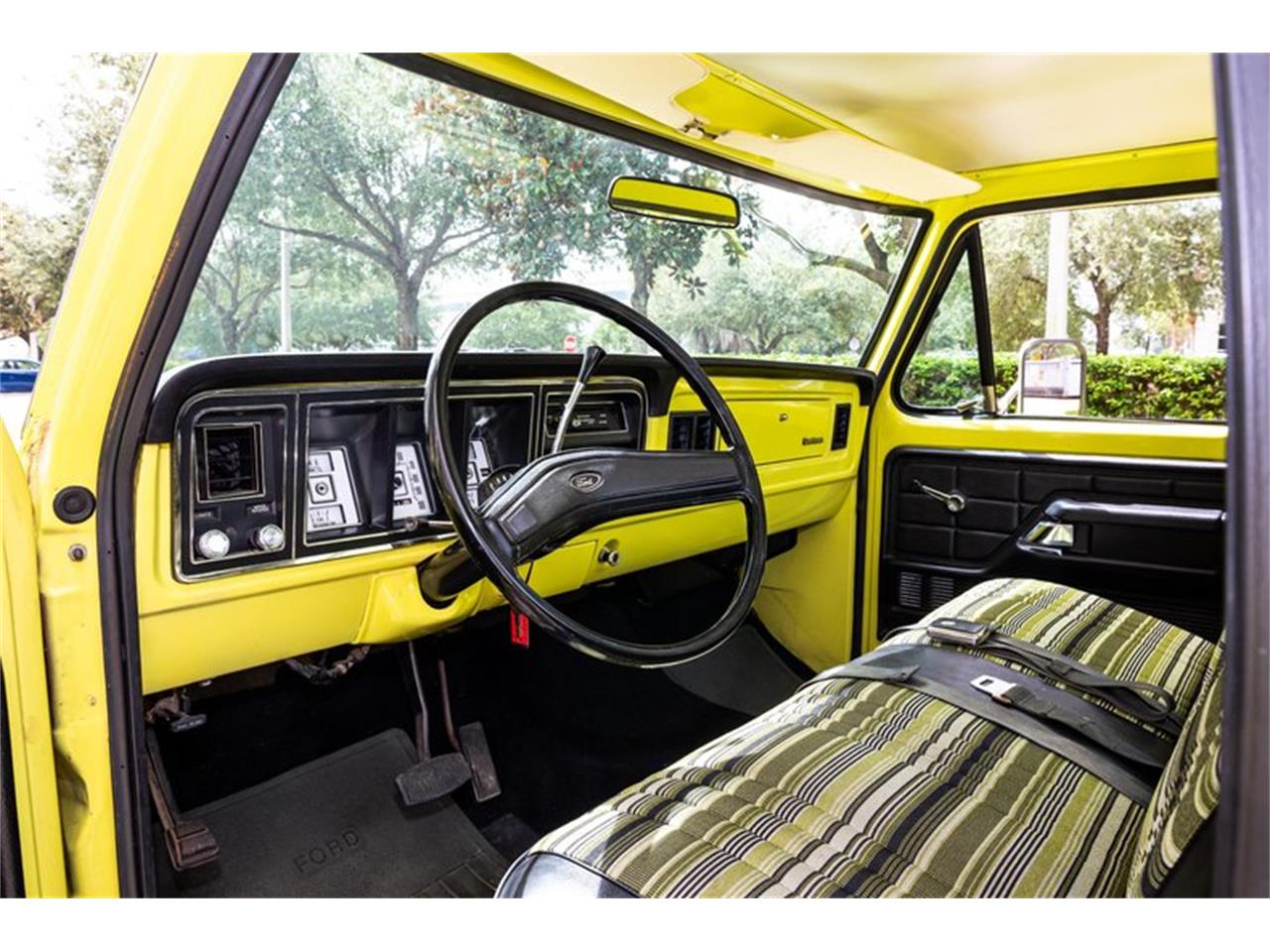 Ford-F100-1973-Lime-yellow-Yellow-black-11