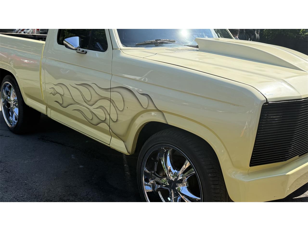 Ford-F100-1981-Yellow-Black-1