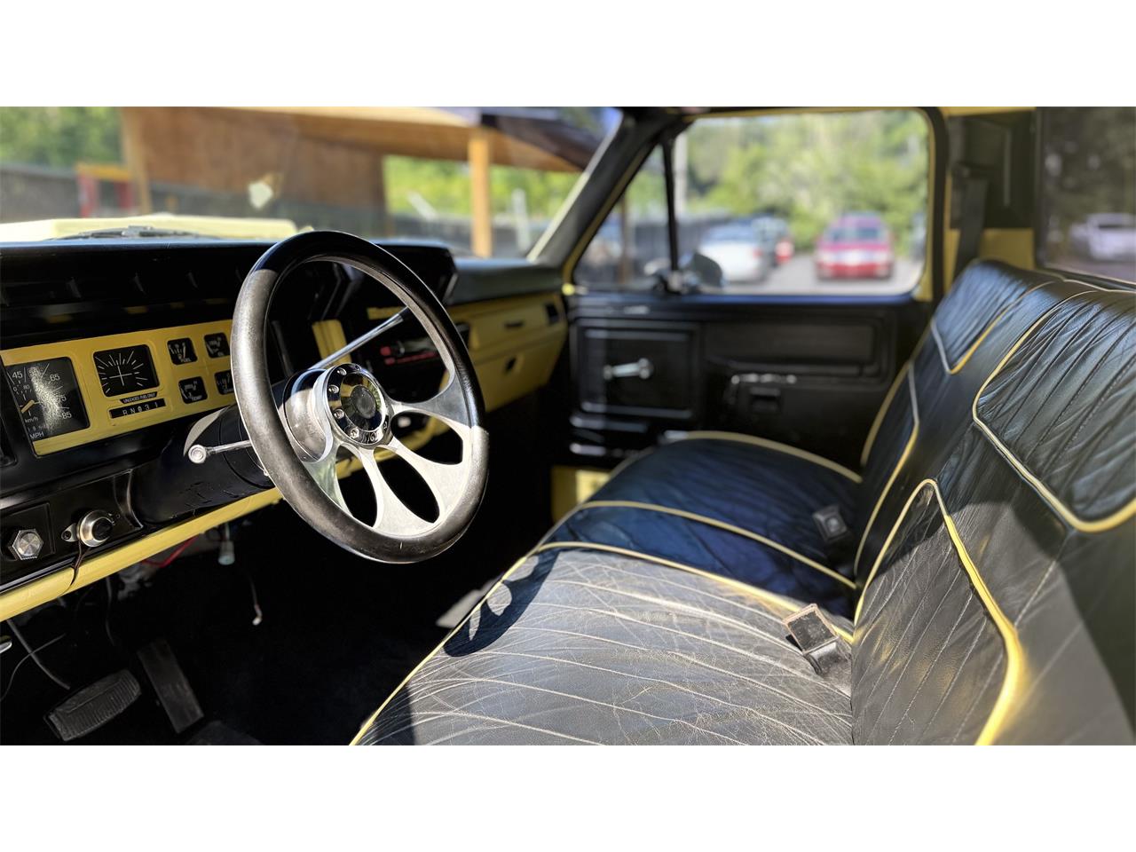 Ford-F100-1981-Yellow-Black-5