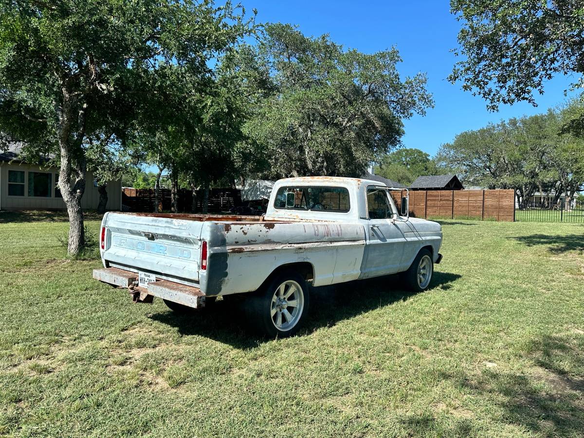 Ford-F100-custom-1968-grey-1