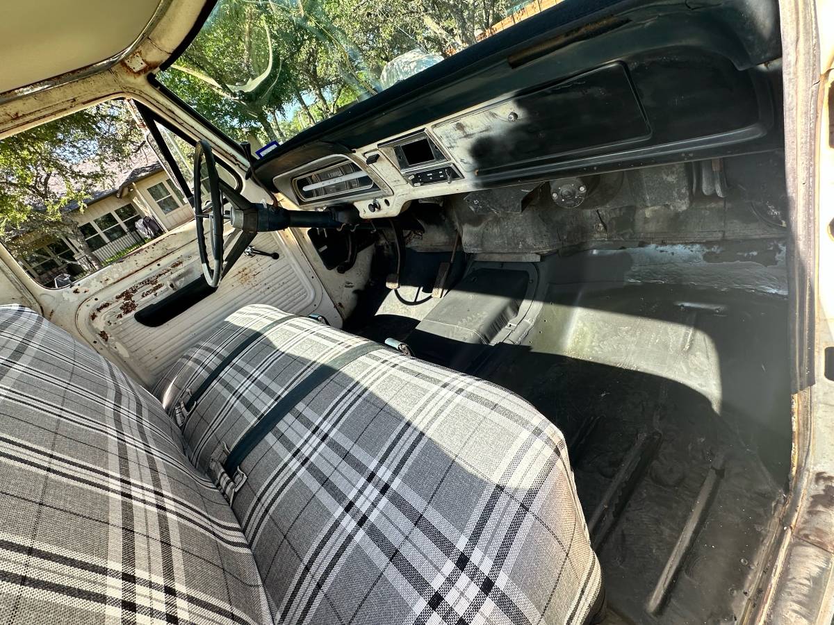 Ford-F100-custom-1968-grey-3