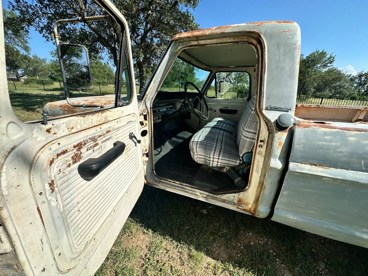 Ford-F100-custom-1968-grey-4