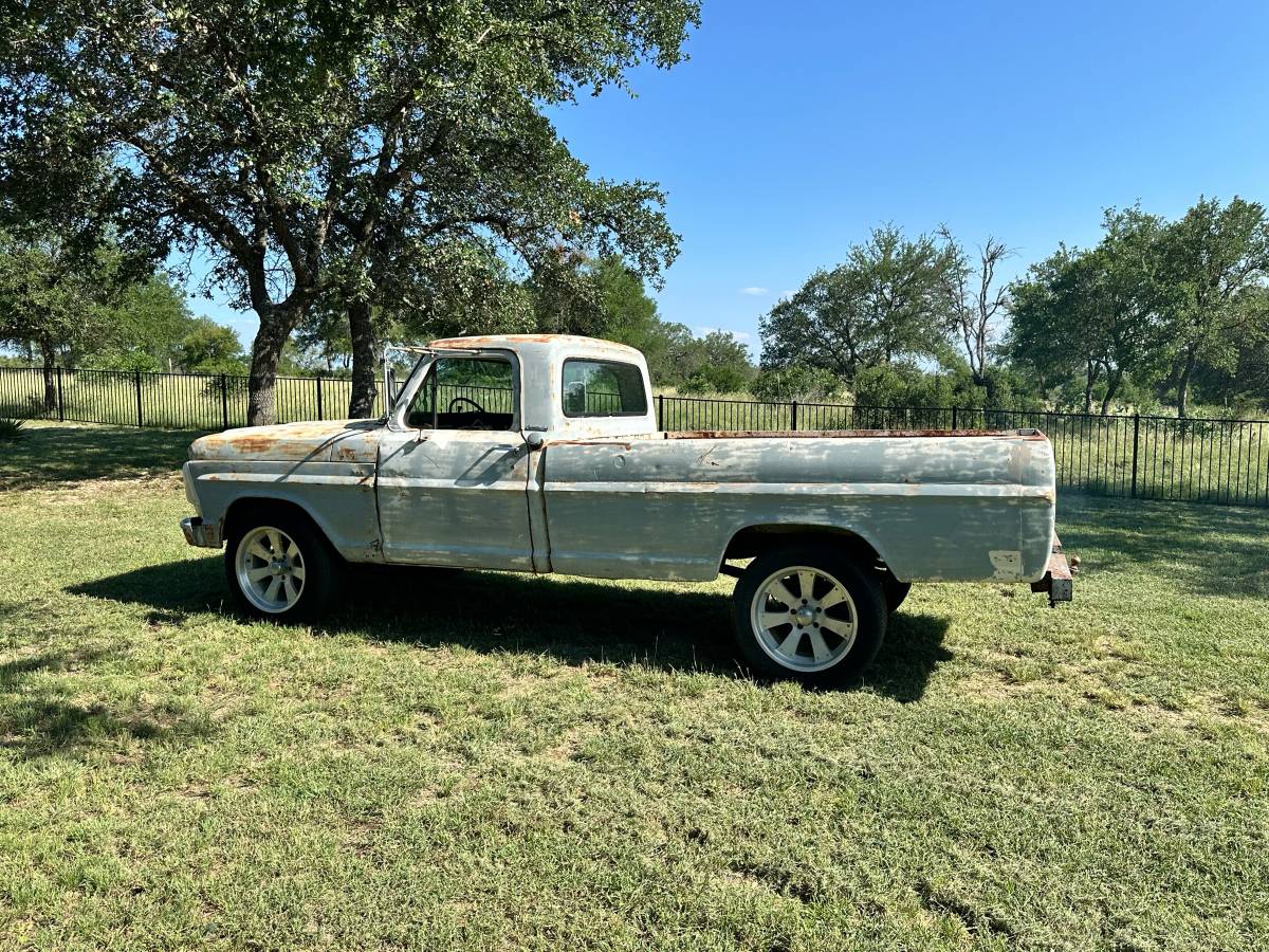 Ford-F100-custom-1968-grey