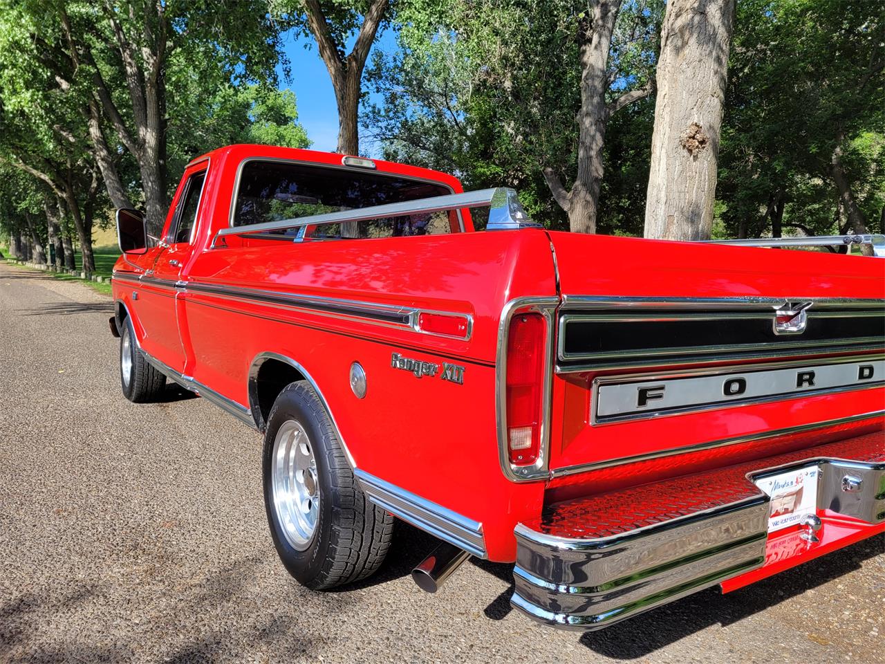 Ford-F150-1975-Red-Black-and-Red-11