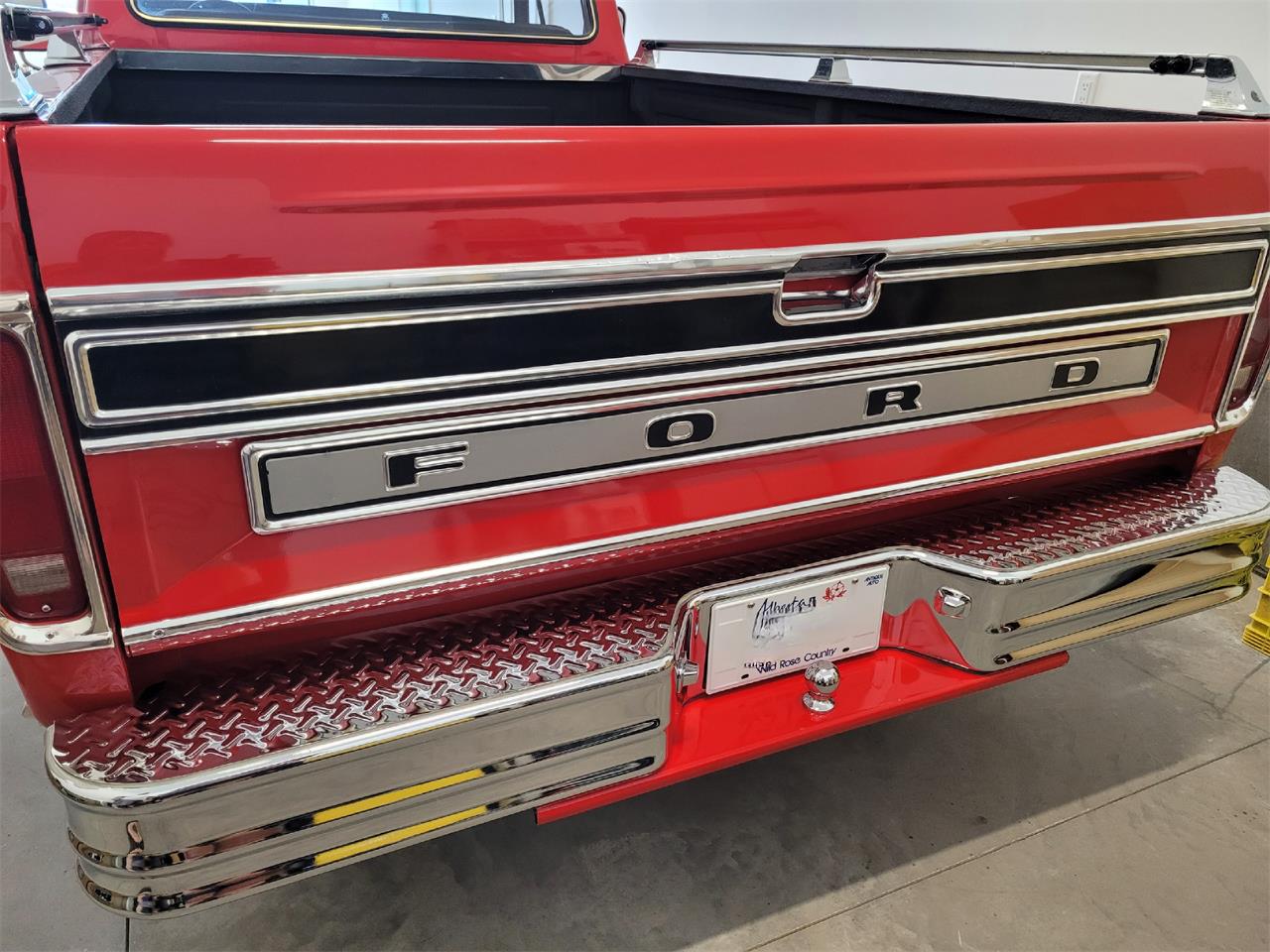 Ford-F150-1975-Red-Black-and-Red-14