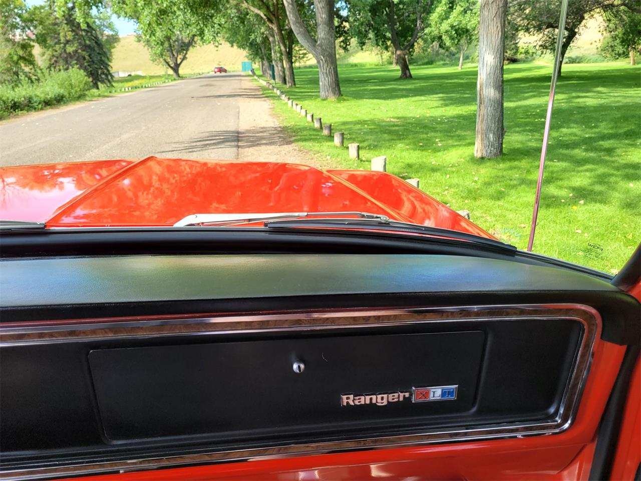 Ford-F150-1975-Red-Black-and-Red-27