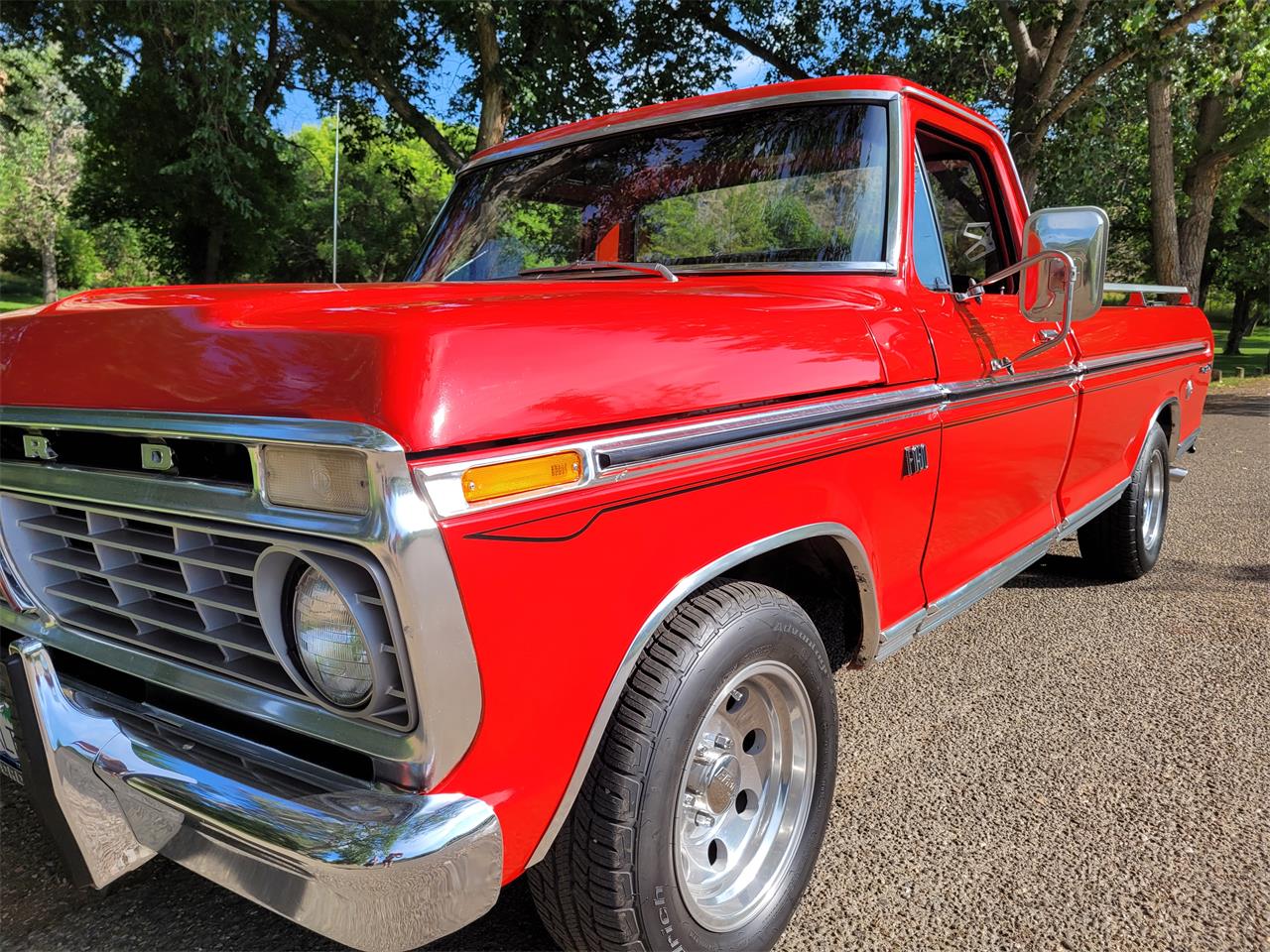 Ford-F150-1975-Red-Black-and-Red-3