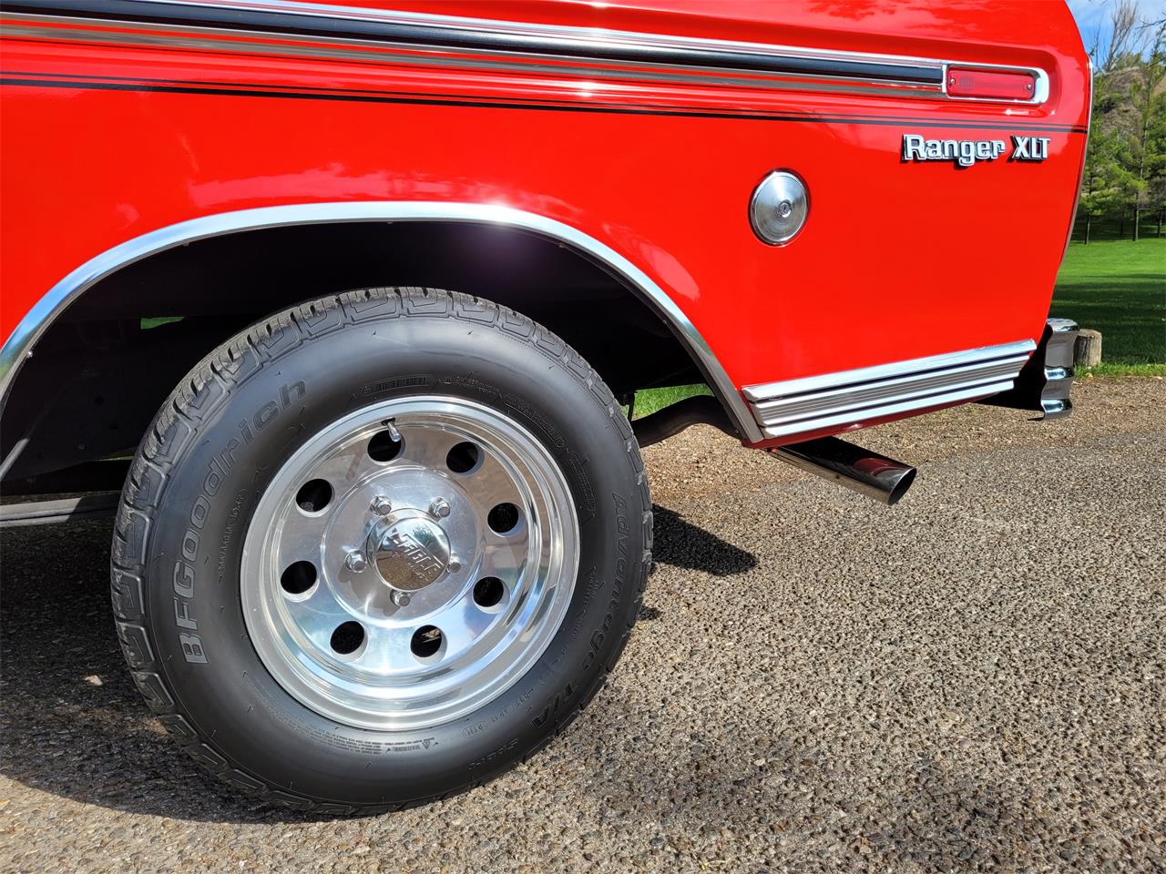 Ford-F150-1975-Red-Black-and-Red-32