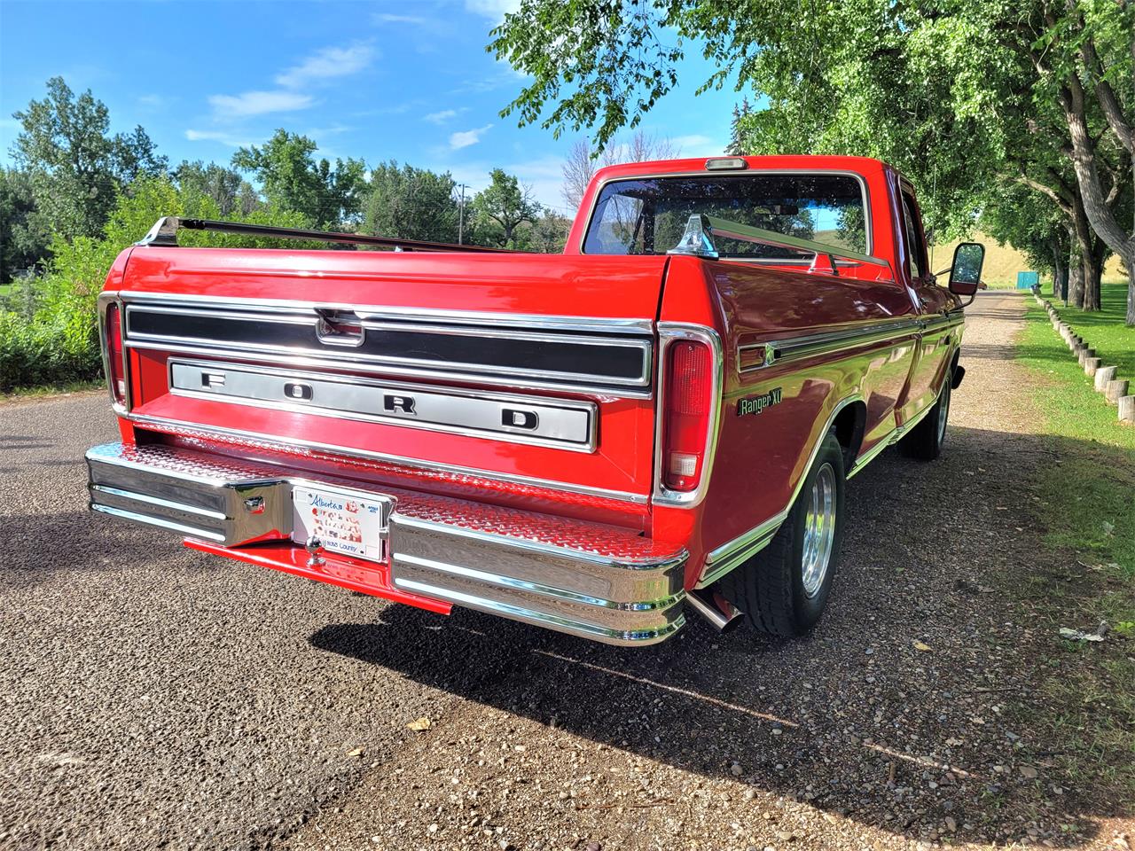 Ford-F150-1975-Red-Black-and-Red-8