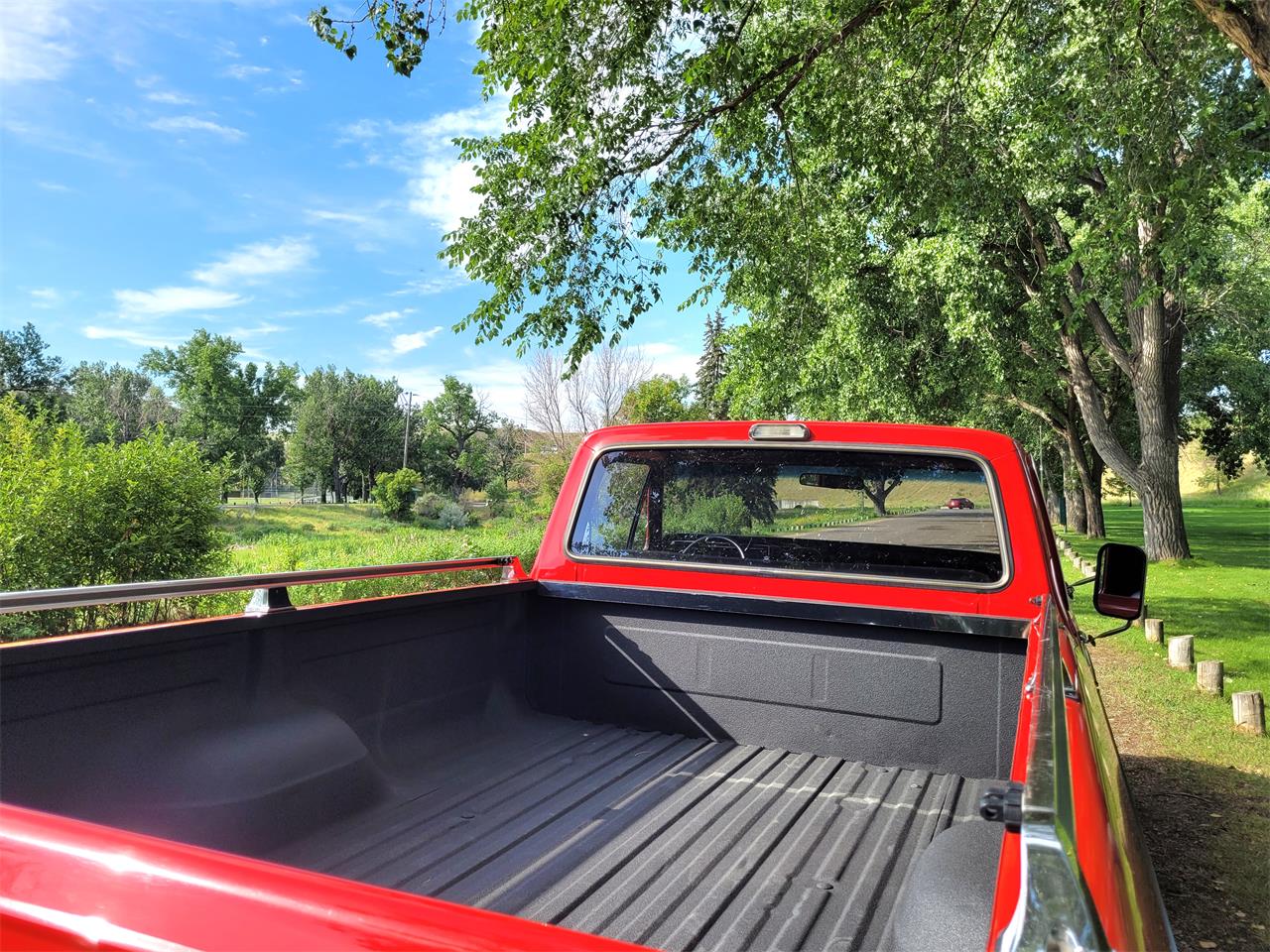 Ford-F150-1975-Red-Black-and-Red-9