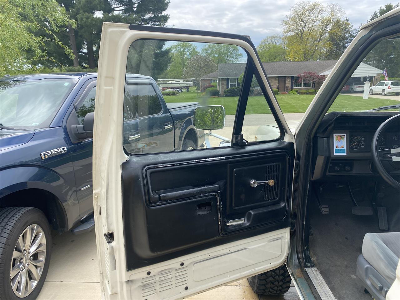 Ford-F150-1981-Off-White-Grey-1