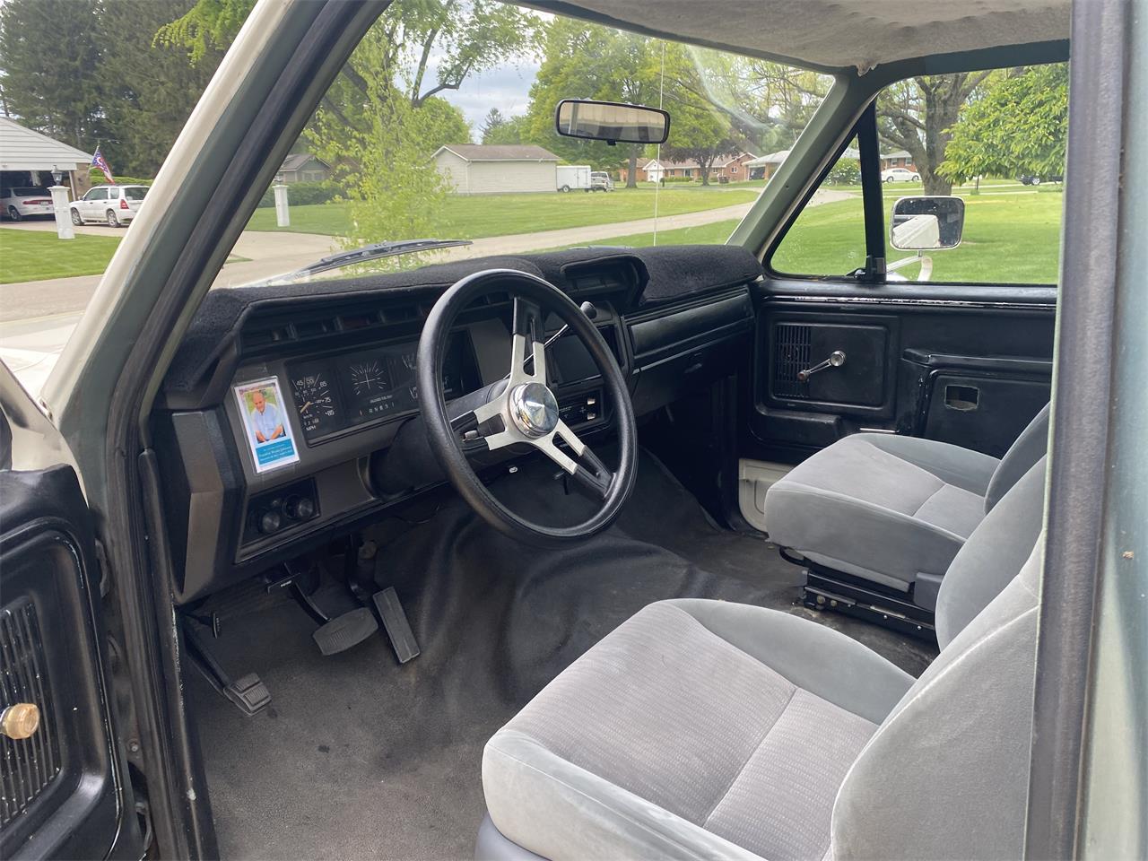 Ford-F150-1981-Off-White-Grey-3