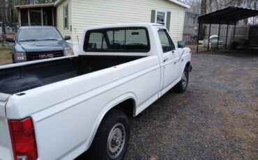 Ford-F150-1982-3
