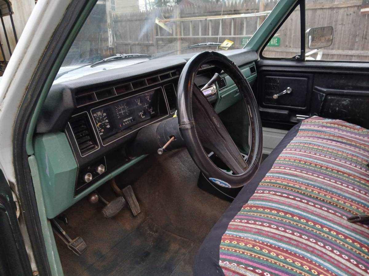 Ford-F150-1982-7
