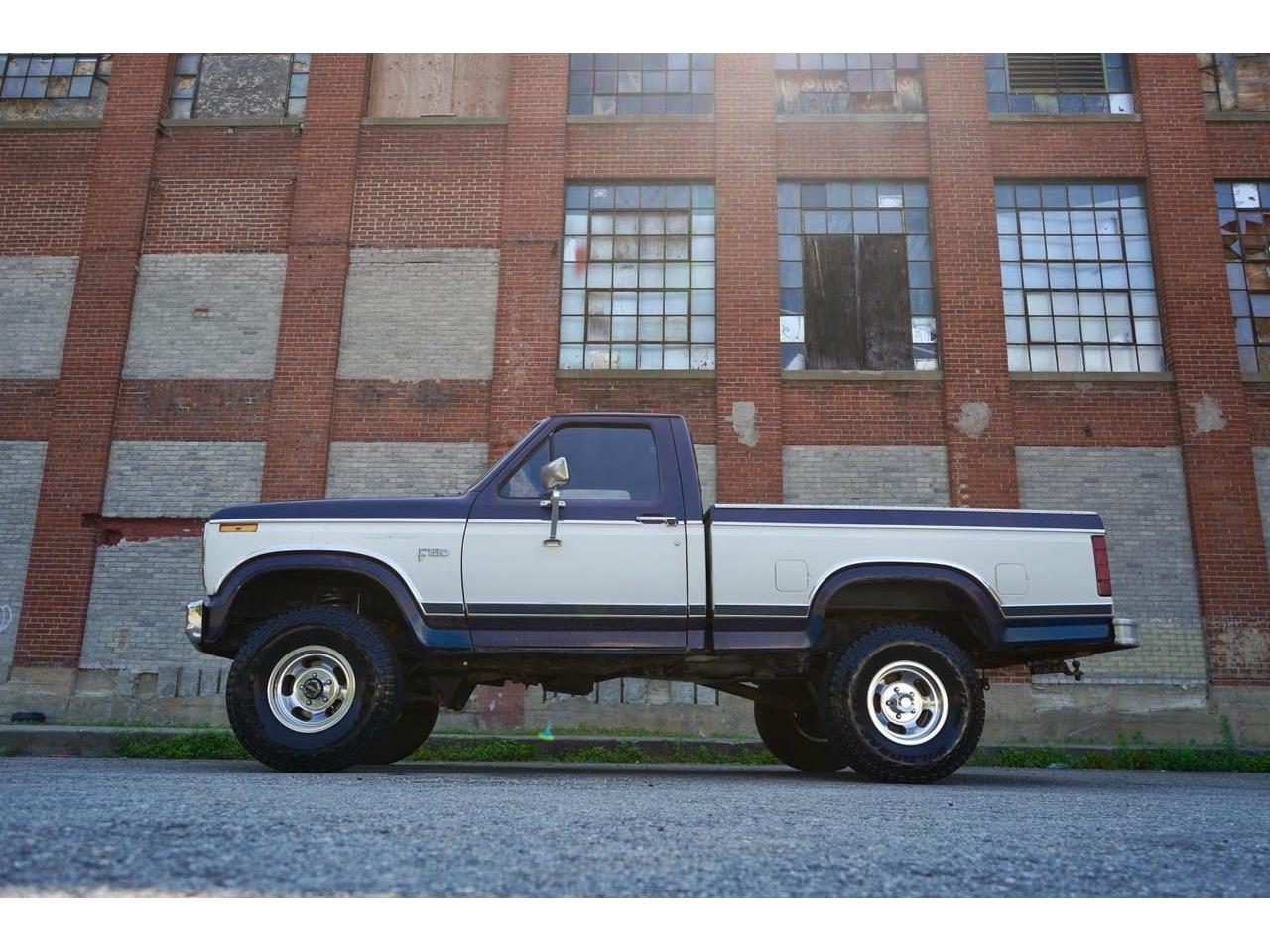 Ford-F150-1984-Blue-amp-White-Blue-1