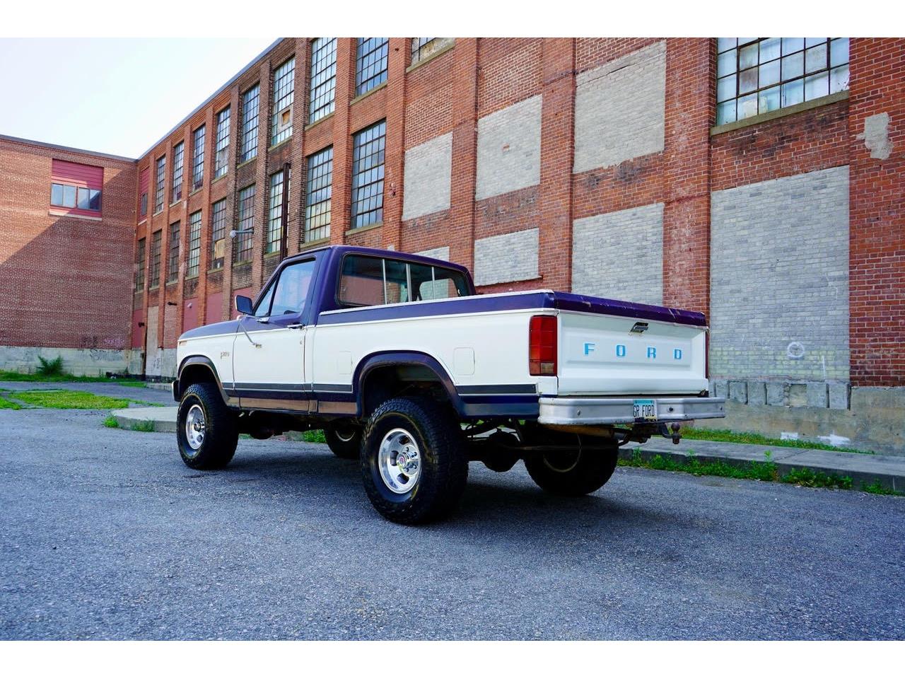 Ford-F150-1984-Blue-amp-White-Blue-2