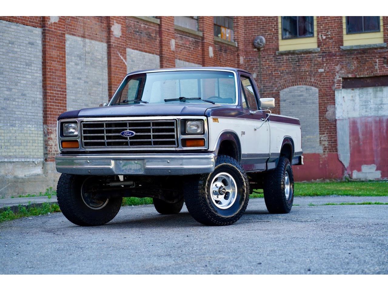 Ford-F150-1984-Blue-amp-White-Blue-24