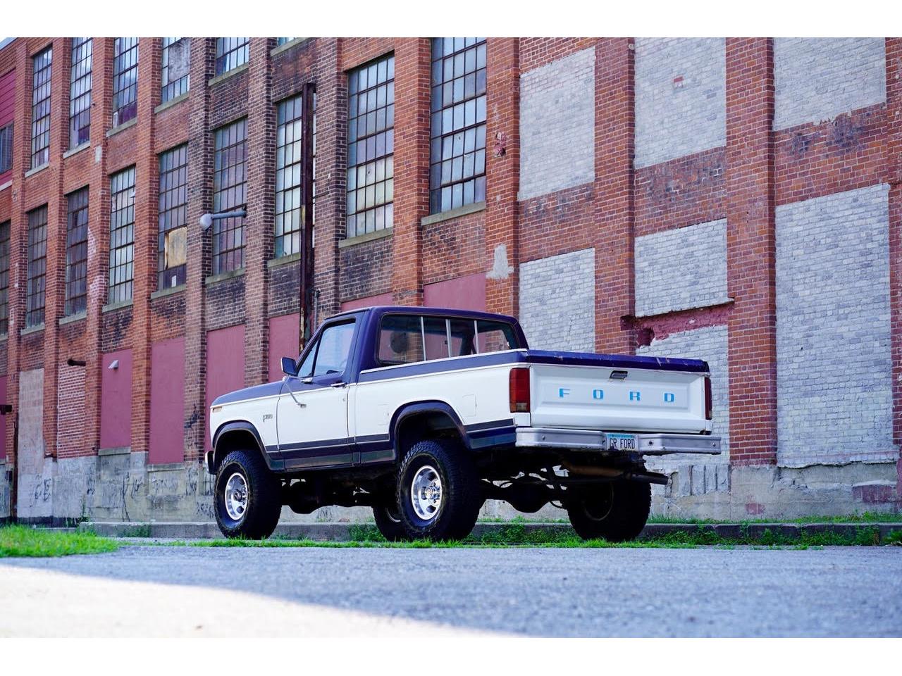 Ford-F150-1984-Blue-amp-White-Blue-26