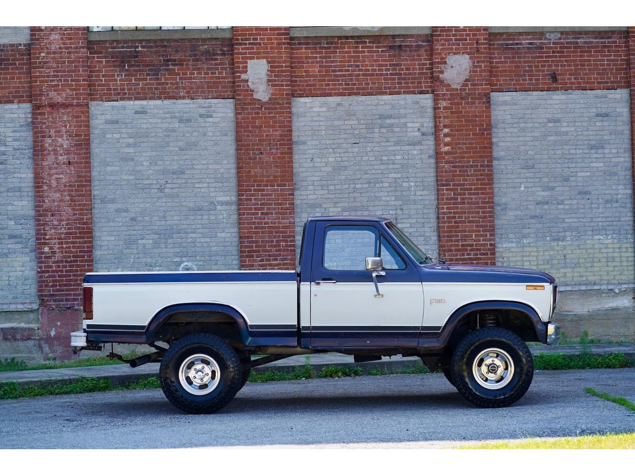 Ford-F150-1984-Blue-amp-White-Blue-27