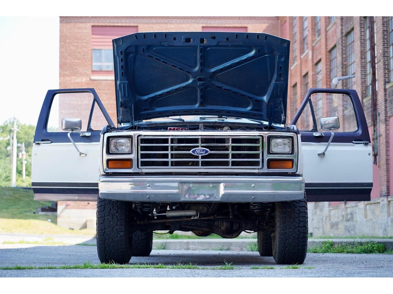 Ford-F150-1984-Blue-amp-White-Blue-29