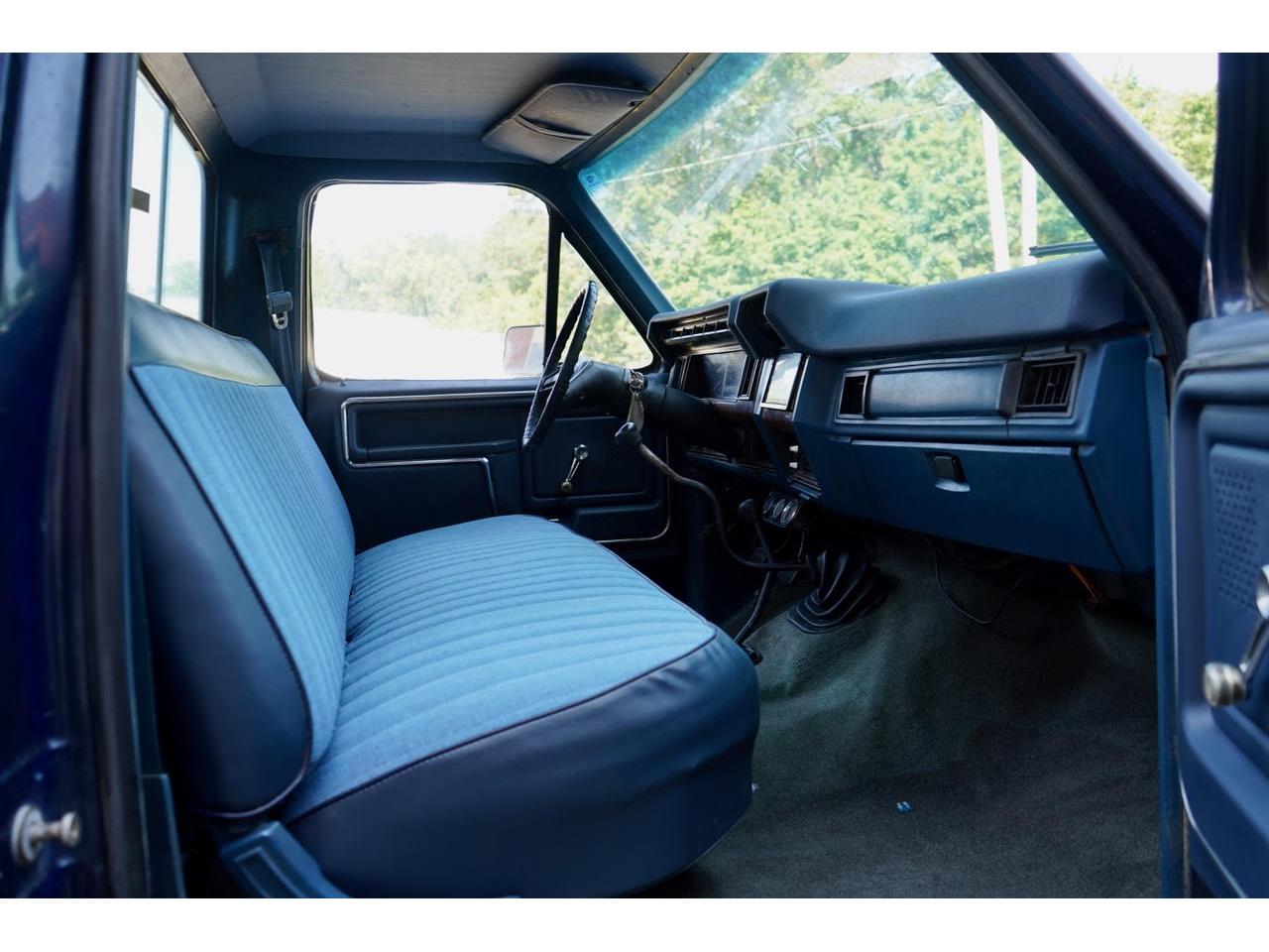 Ford-F150-1984-Blue-amp-White-Blue-34