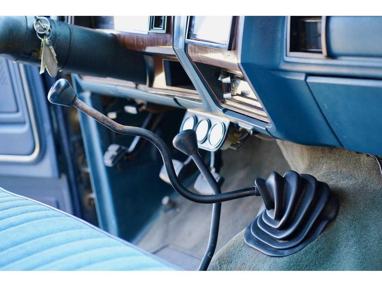 Ford-F150-1984-Blue-amp-White-Blue-37