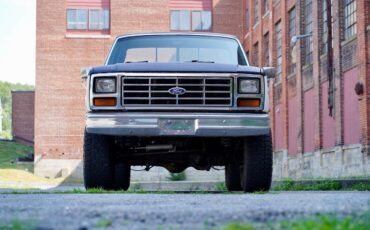 Ford-F150-1984-Blue-amp-White-Blue