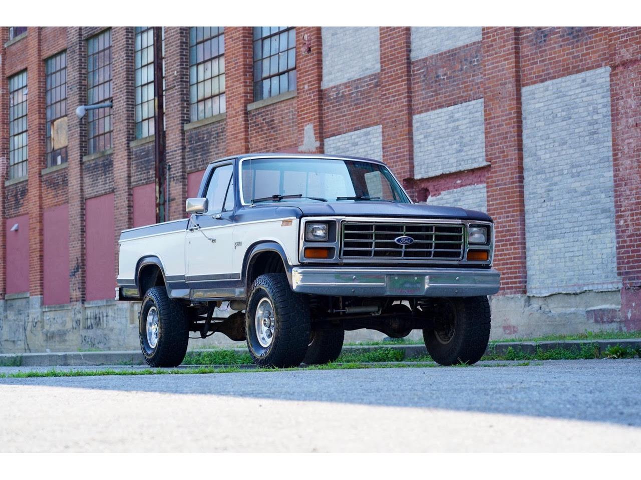 Ford-F150-1984-Blue-amp-White-Blue-6