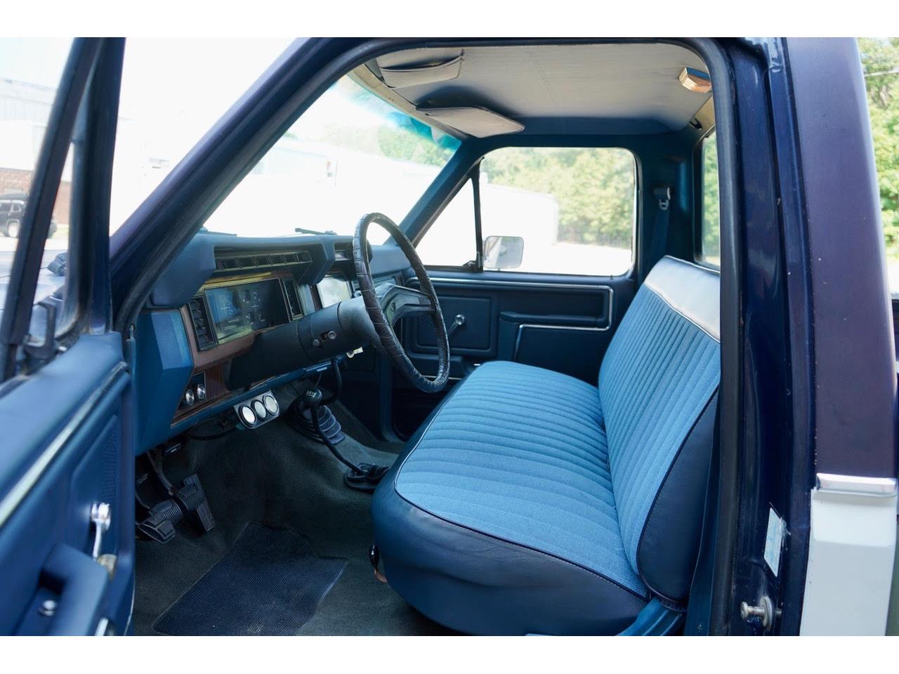 Ford-F150-1984-Blue-amp-White-Blue-7